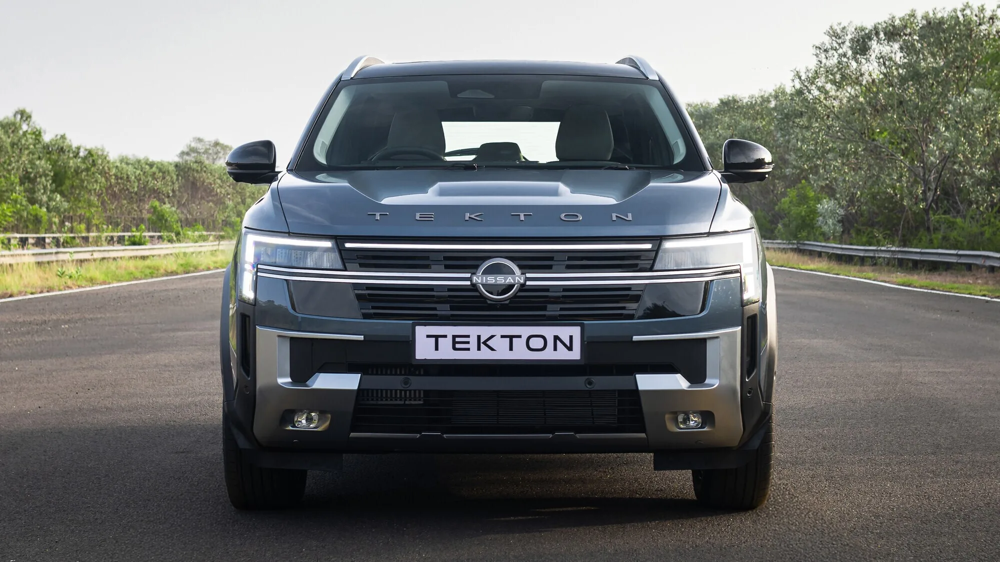 Nissan представил похожий на Patrol кроссовер Tekton