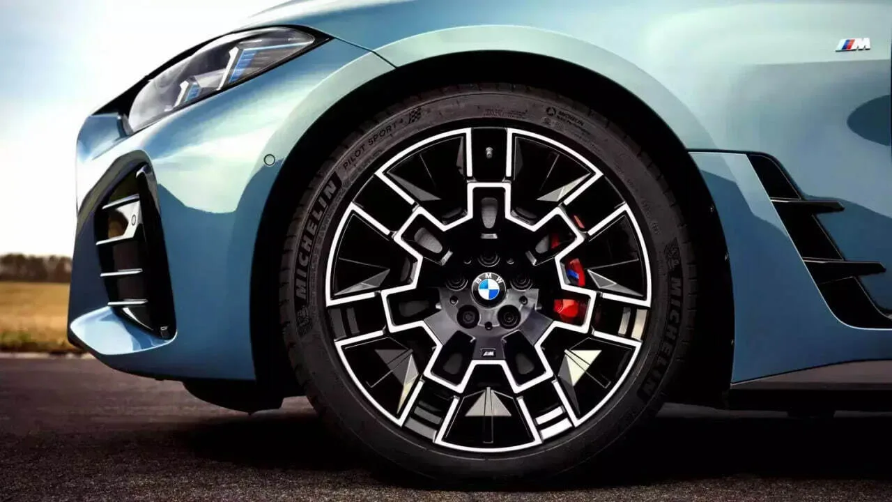 Автодом назвал 5 премиальных опций, которые появились в сегменте массовых авто