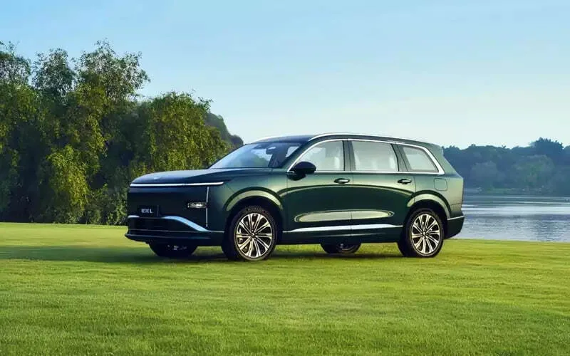 Гибридный кроссовер Wuling Starlight L вышел на рынок Китая за 1,3 млн рублей